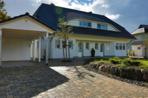 Schönes Ferienhaus in Middelhagen mit Großem Garten und Strand in der Nähe, Middelhagen